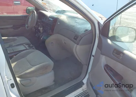 2004 Toyota Sienna Le z USA, uszkodzony, nr VIN 5TDZA23C74S101447